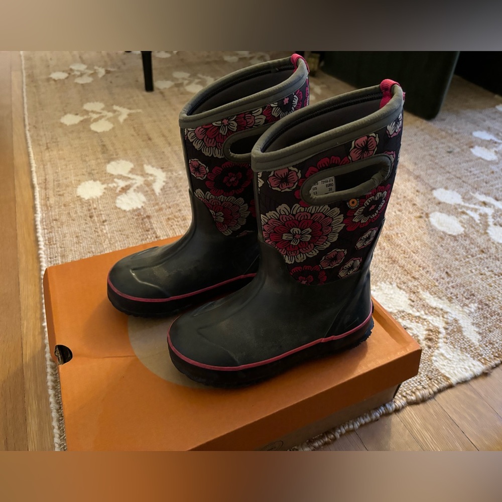 Bogs Kids Boots with Floral Design - Black and Pink